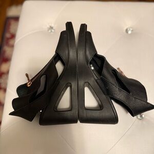 Archie Black Leather Front Zipper Wedge